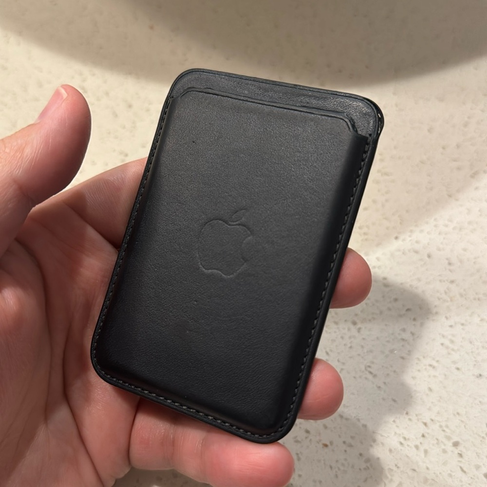 Apple MagSafe Wallet Black Leather